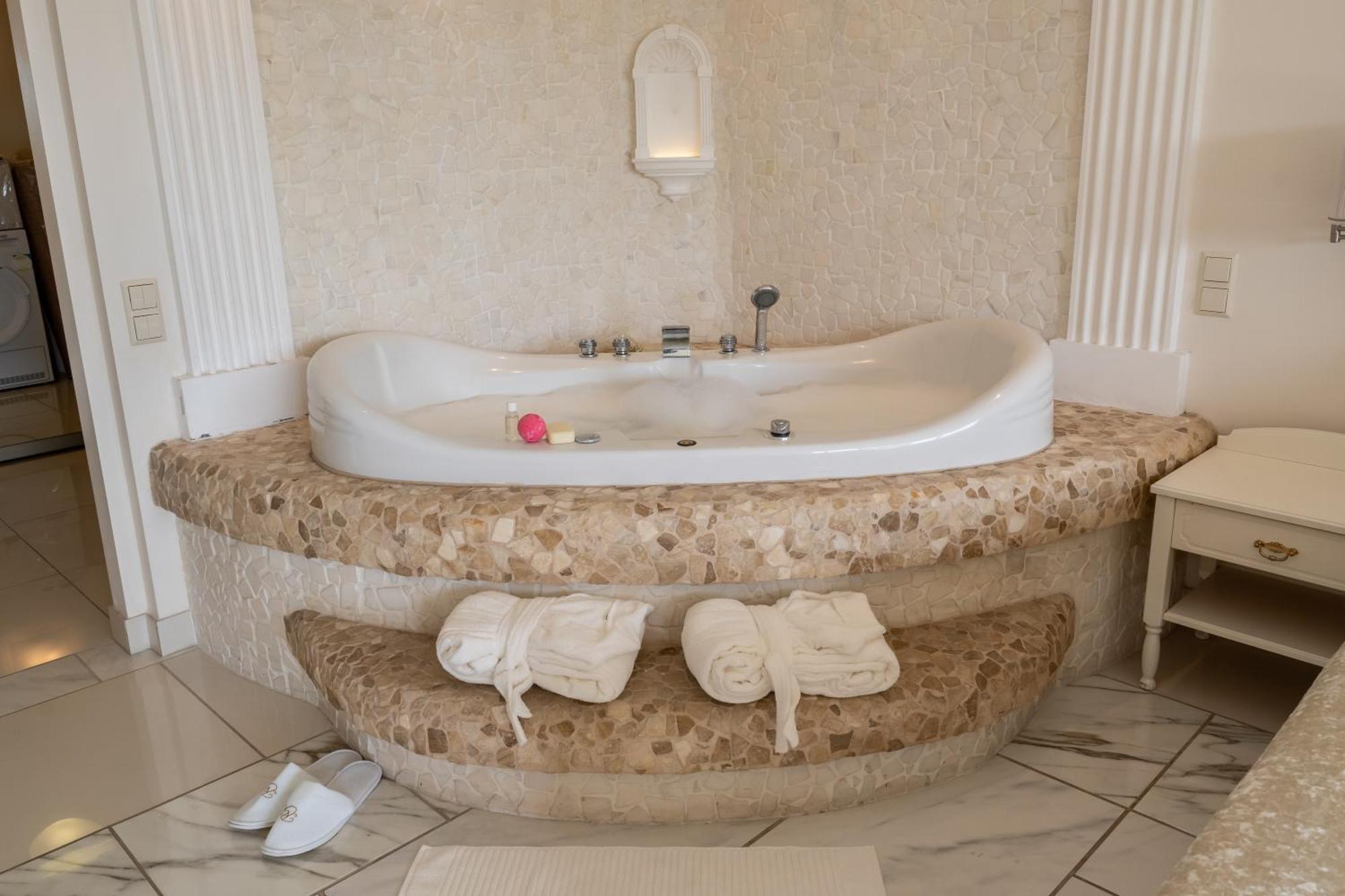 Apartamento #1 Luxury Jacuzzi Penthouse In Quiet Centre Riga